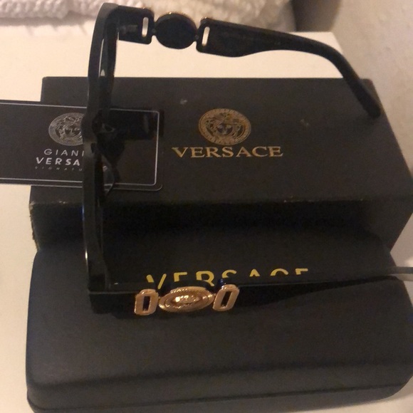 100% Authentic Versace Shades           Model VE 4361 NWT & Authentication Card - Picture 3 of 12